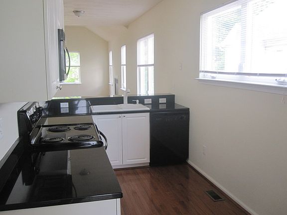 4th image of 4528 Coronet Ave