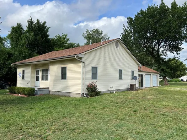 121 S Martin St, Iola, KS 66749