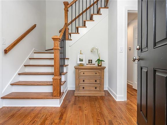 5th image of 5004 Mountclaire Rd