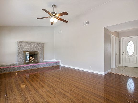 4th image of 734 N Hyacinth Ave