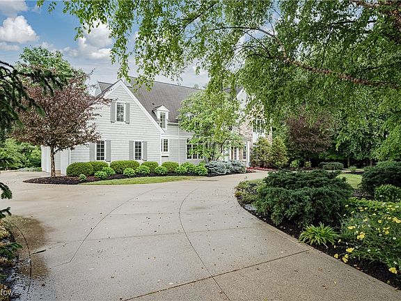 3rd image of 3925 Waterford Ct