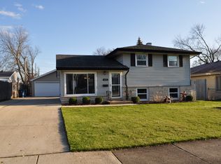 621 W Wrightwood Ave, Addison, IL 60101