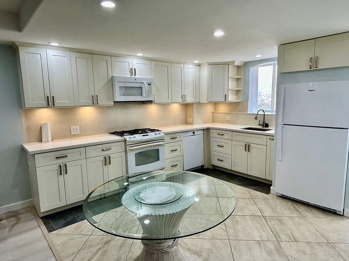Building Photo - 2895 Kalakaua Ave #1401
