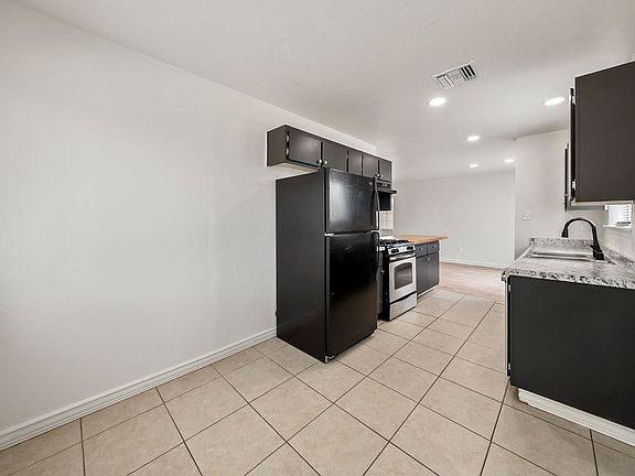 5th image of 4425 Caxton Ct
