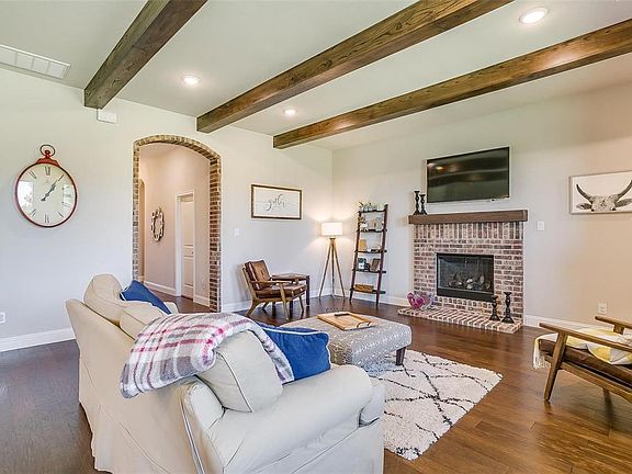 4th image of 772 Tallgrass Dr