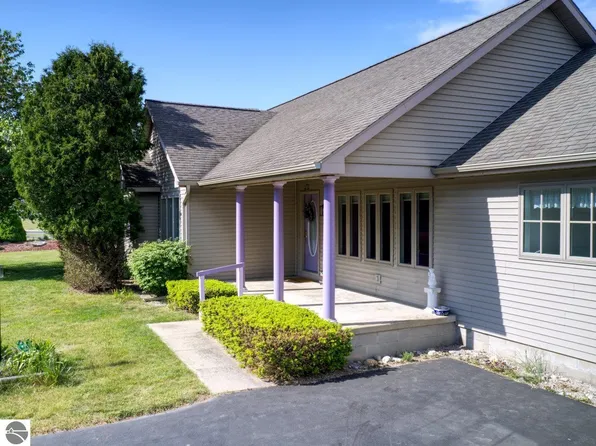 1381 Martin Dr, Frankfort, MI 49635