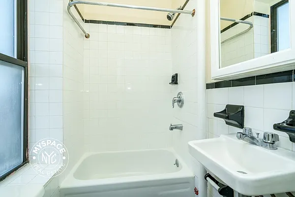 Rented by MySpaceNYC | media 19