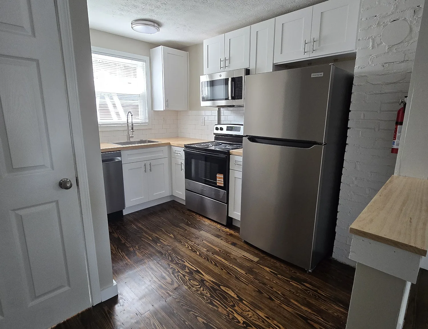 3 bed, 1128 sqft, $1,550 — Photo 2
