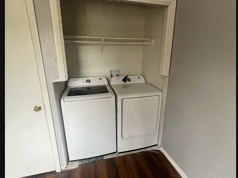 Southland Apartments — Photo 22