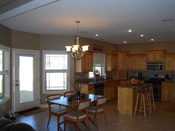 4th image of 712 S Deon Ln