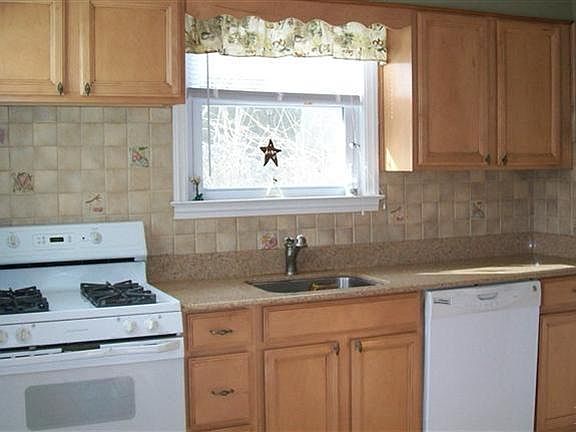 3rd image of 145 Serrano Ave