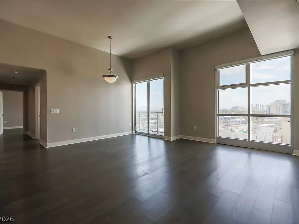 150 Las Vegas Blvd #1211