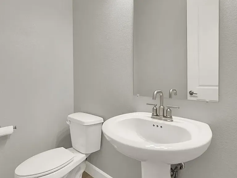 851 Klamath Springs St — Photo 3