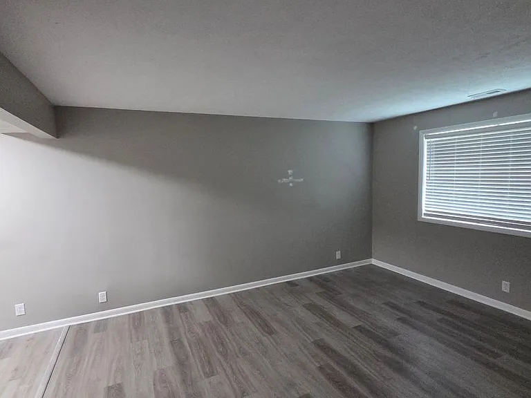 8826 Miami St — Photo 2