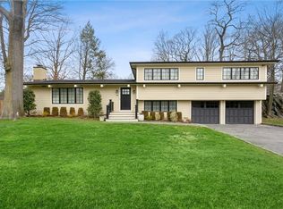 45 Woodcut Ln, New Rochelle, NY 10804
