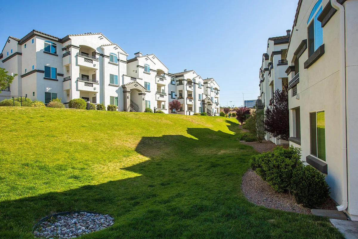 Building Photo - SkyStone Apartments