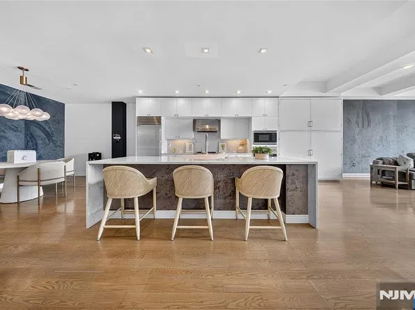 9 Somerset Lane #410, Edgewater, NJ 07020