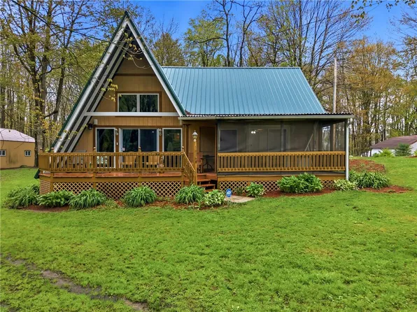 10168 Conneaut Dr, Conneaut Lake, PA 16316