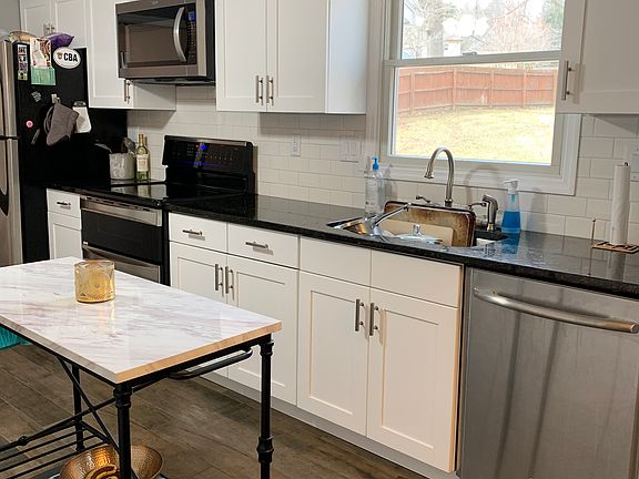 5th image of 9 Heritage Ln