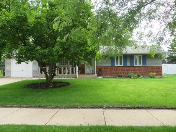 237 N Babcock Dr, Palatine, IL 60074