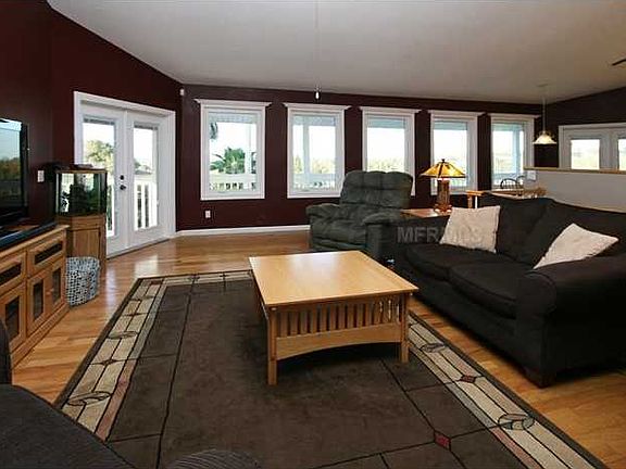 3rd image of 12100 Garnet Dr