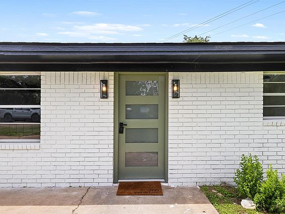 2nd image of 100 Shady Oaks Ln