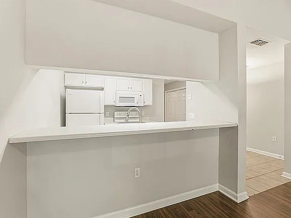 2738 W Tharpe St #405 — Photo 3
