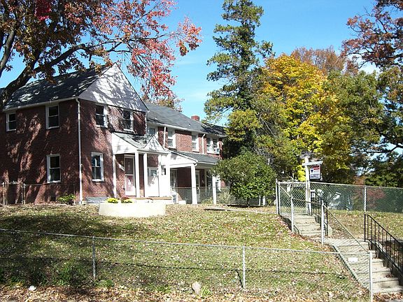 5th image of 936 N Hill Rd