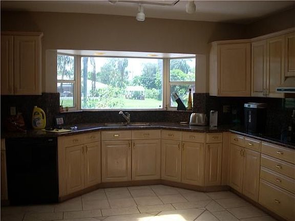 5th image of 10701 SW 26th Ct