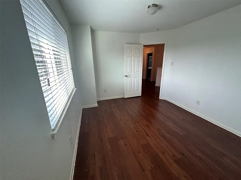21511 Donata Cir — Photo 22