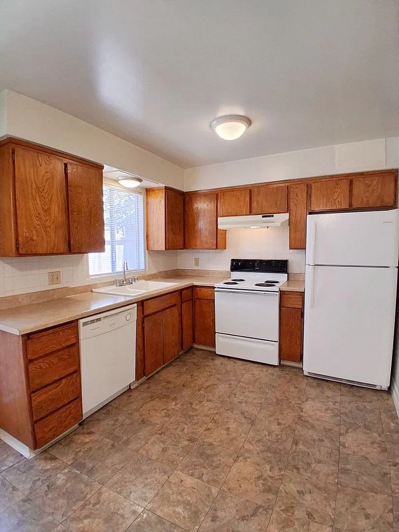 3349 E Sierra Madre Ave — Photo 3