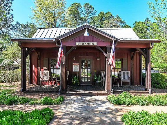 5th image of 324 Dogwood Way