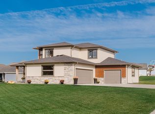 3006 Dover Dr, Norfolk, NE 68701