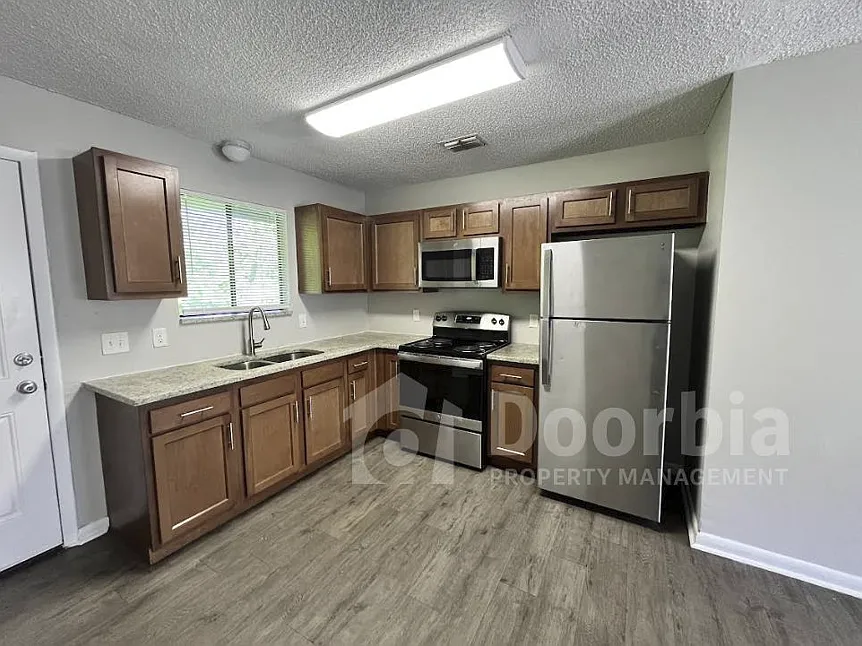 Upstairs 2 Bedroom, 1 Bathroom — Photo 1