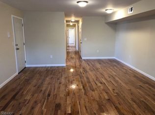 230 Martin Luther King Blvd #2, Newark, NJ 07102