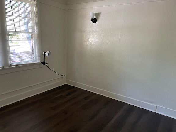 3rd image of 2569 N Raymond Ave #B