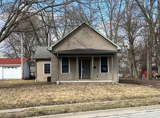 318 W Clinton Ave, Farmer City, IL 61842
