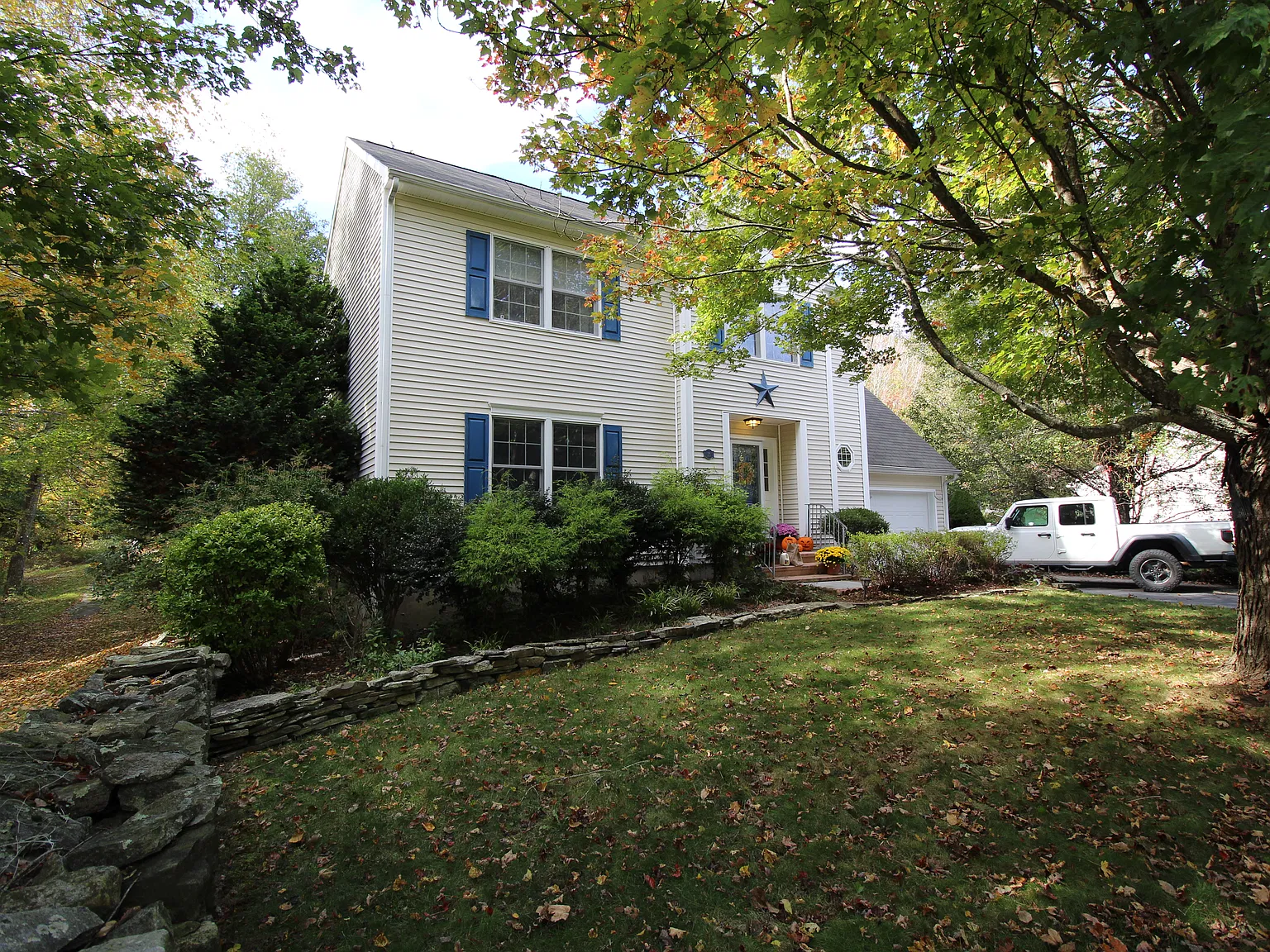 3 bed, 1942 sqft, $3,800 — Photo 2