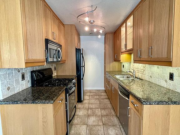 3rd image of 2250 S Beverly Glen Blvd #103
