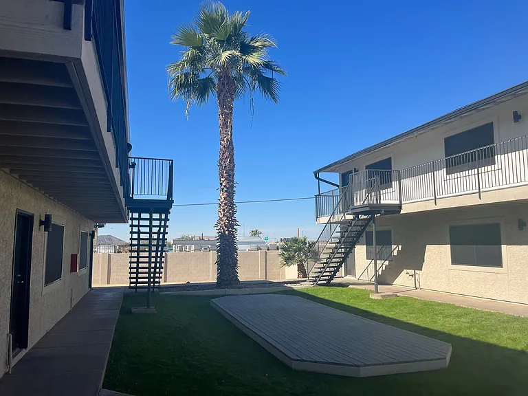 Deer Valley Village Apartments — Photo 7