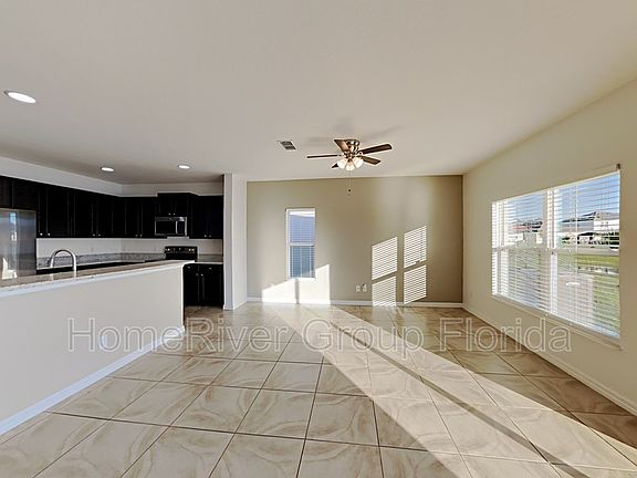 3rd image of 4616 Baymoor Dr