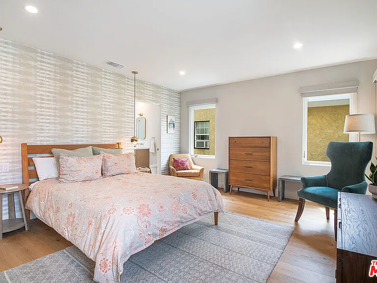 8021 Blackburn Ave #U — Photo 23