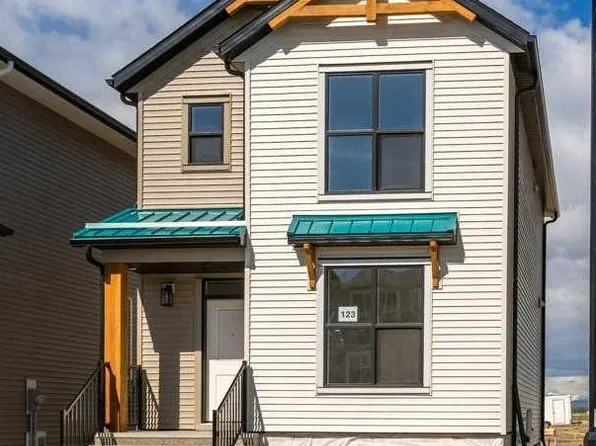 123 E Montane Link SE, High River, AB T1V 0K8