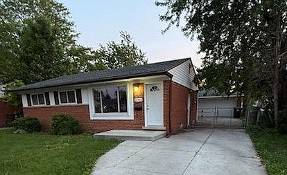 1st image of 32448 Birchwood St