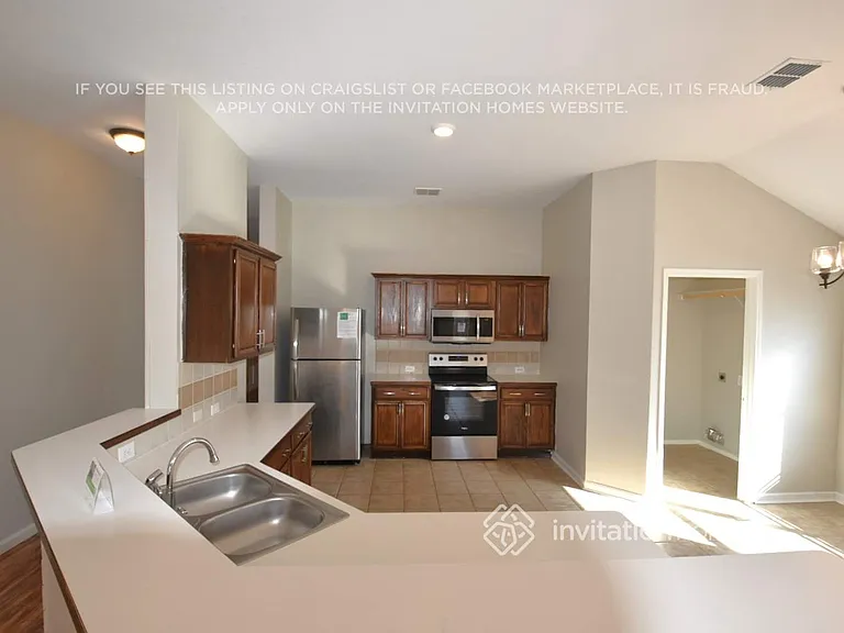 8117 Hennessey Trl — Photo 6