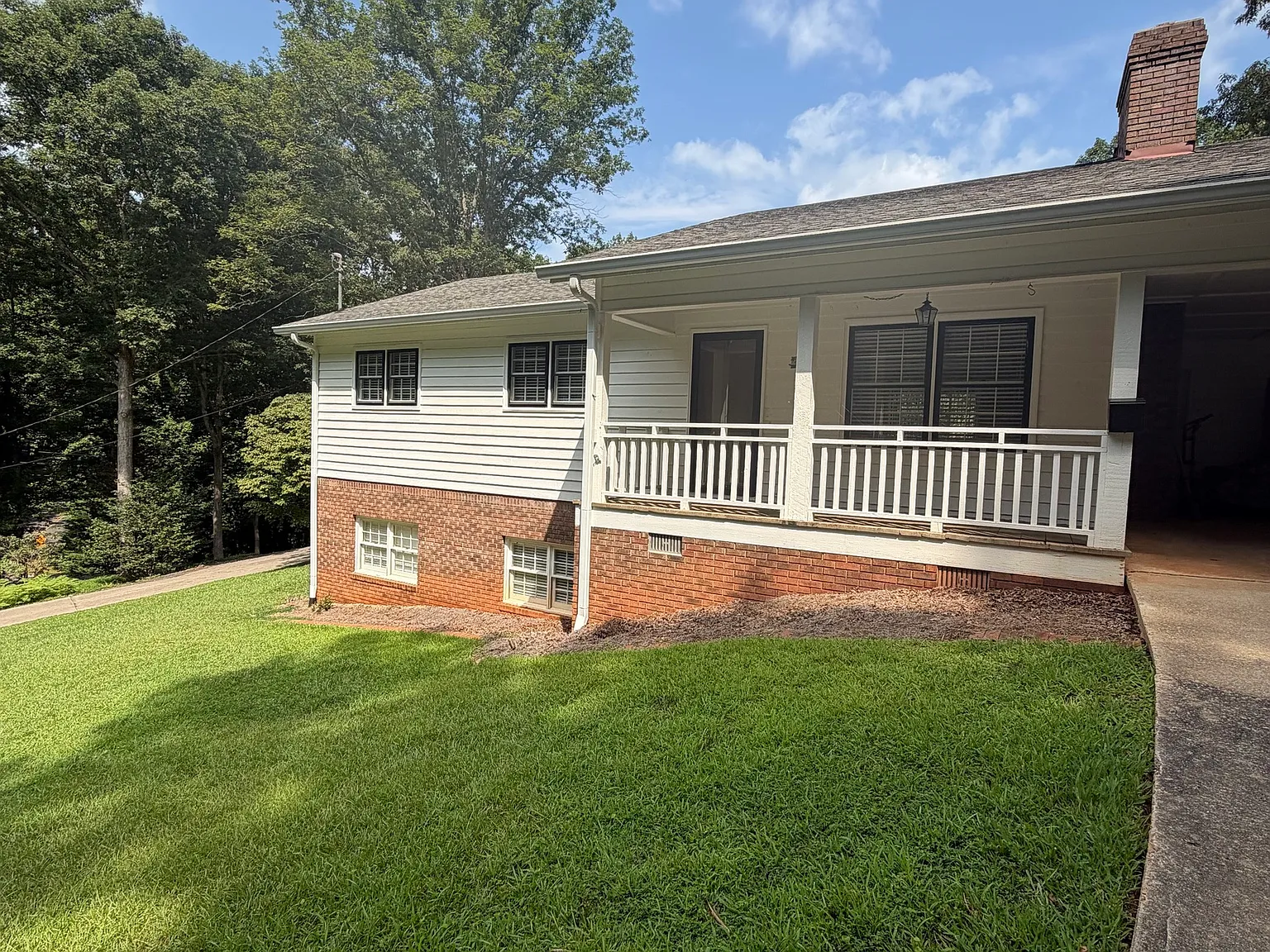 5 bed, 3.0 bath, 2856 sqft, $2,500 — Photo 1