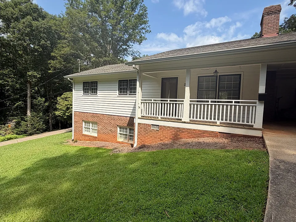 402 Skyline Dr