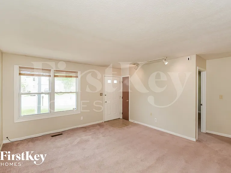 5691 Dobbs Ferry Dr — Photo 3