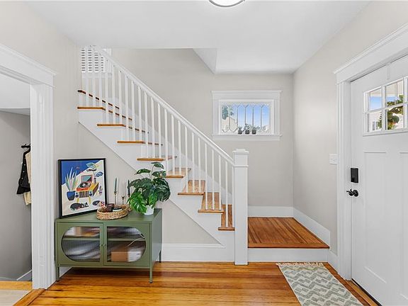 5th image of 162 Juniper St