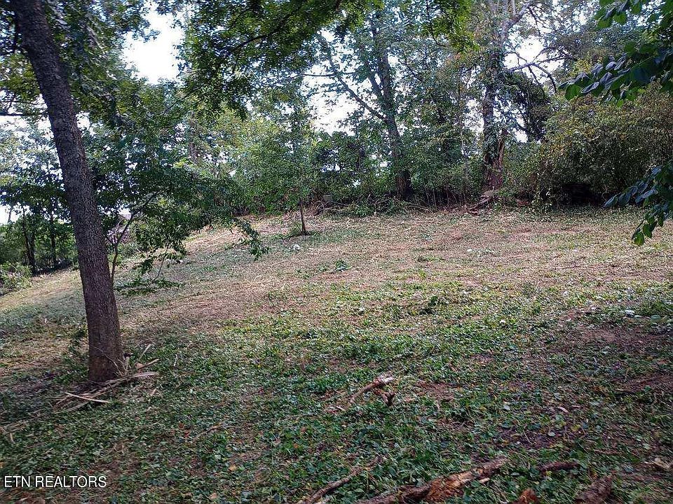 1st image of 569 Woodlawn Ave